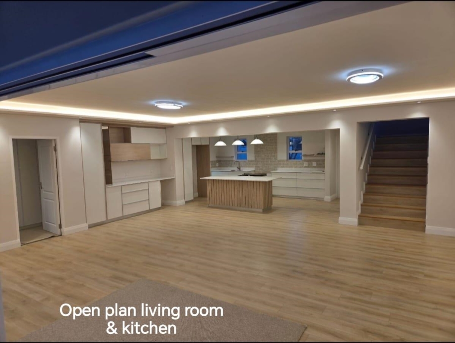 5 Bedroom Property for Sale in Baron View Western Cape